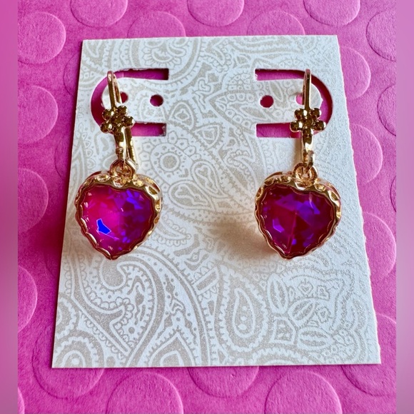 New Iridescent Fuchsia Pink Faceted Crystal Heart Gold Tone Earrings - 1.25” - Picture 7 of 7